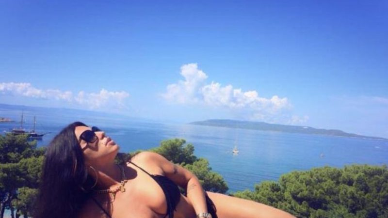Seka Aleksić nepogrešivo bira kupaće kostime koji ističu obline: 3 modela za atraktivnu ženstvenost