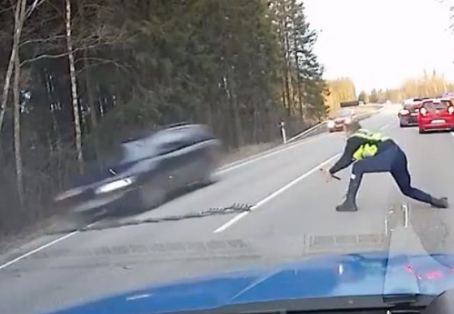 Pogledajte kako policija šiljcima na cesti zaustavlja prebrzog vozača (VIDEO)